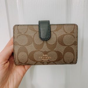Coach Women’s Corner Zip Wallet (Khaki/Midnight)